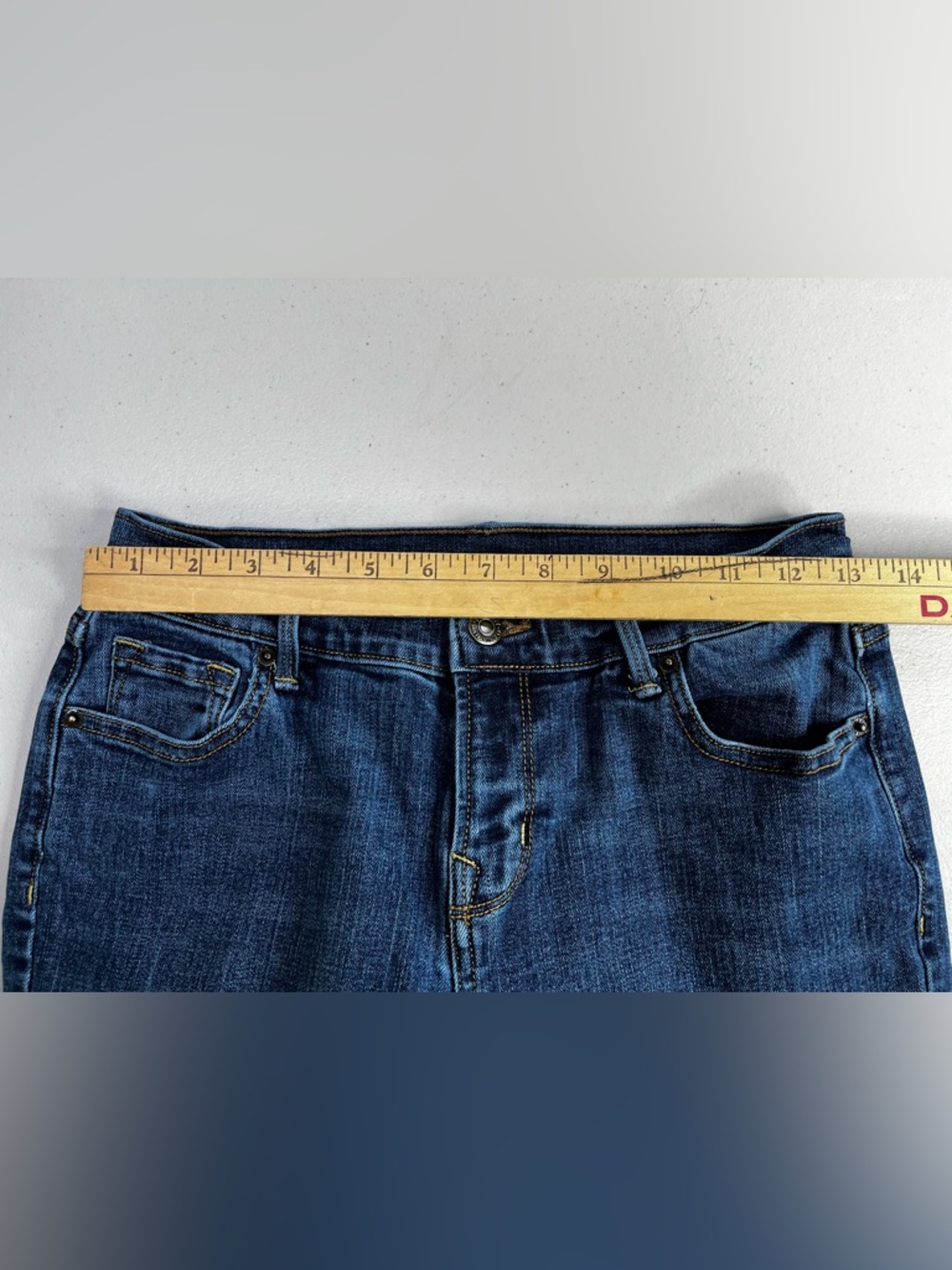 Old Navy Women's Curvy, Mid-rise  Jeans, size 2 - Picture 11 of 12